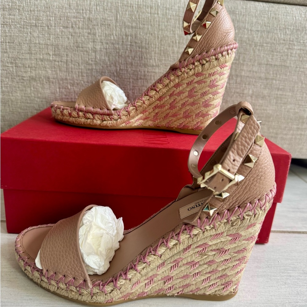 Authentic BRAND NEW Valentino Garavani RockStud Espadrille Wedge Sandals